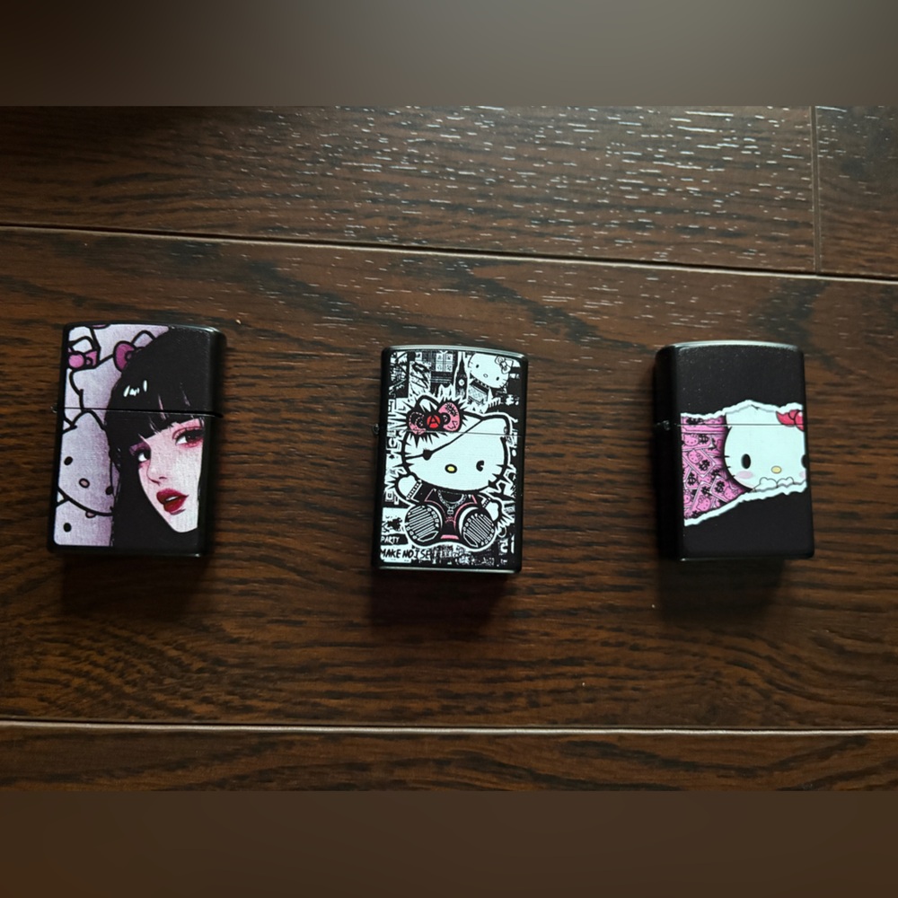 Hello Kitty Black and Pink Lighter Set